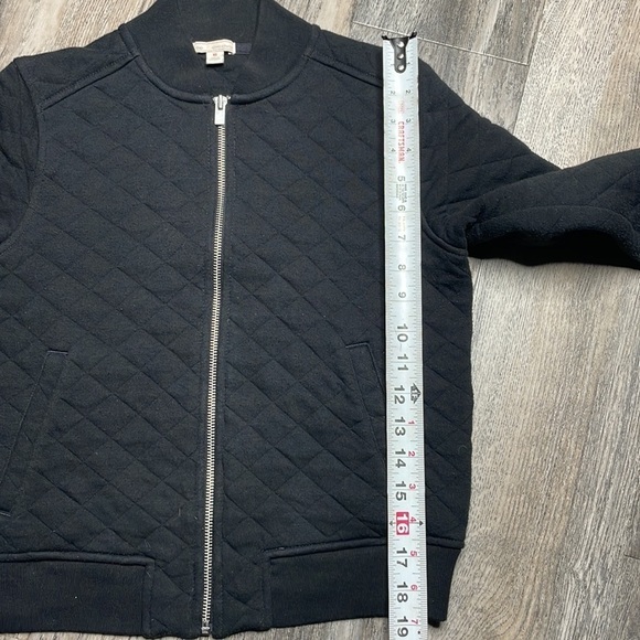 GAP Women’s Black Quilted Zip Up Sweatshirt, size Xsmall - Picture 6 of 8